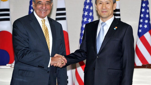 111027-Leon_Panetta-Kim_Kwan-jin-AP1110270962.jpg 