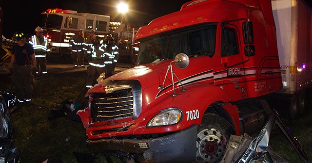 7 dead as tractor-trailer rams minivan in Ind. - CBS News