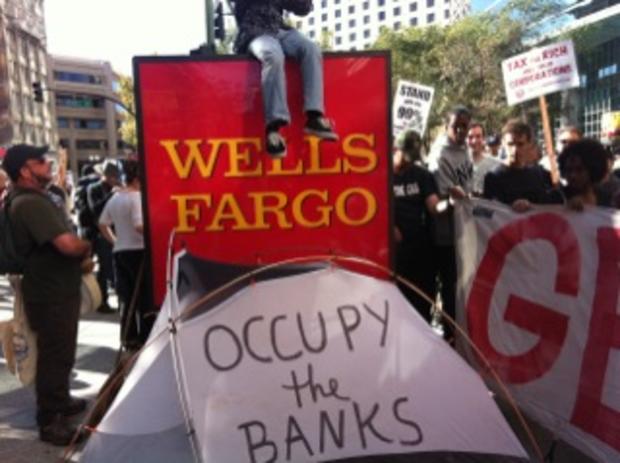 occupy-oakland-calls-for-general-strike-002.jpg 