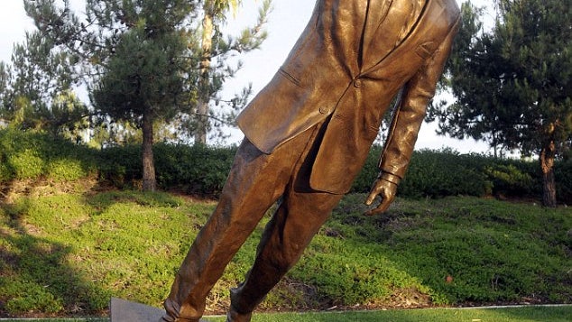 reagan_statue.jpg 