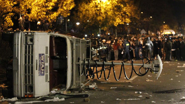 Penn State riots after Paterno's ousting 