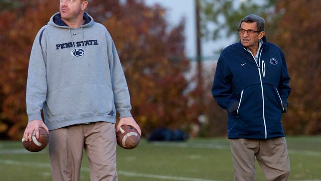 111109-McQueary_and_Paterno-AP1111090178760.jpg 