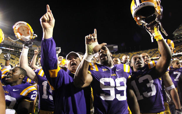 LSU head coach Les Miles sings the LSU fight song  
