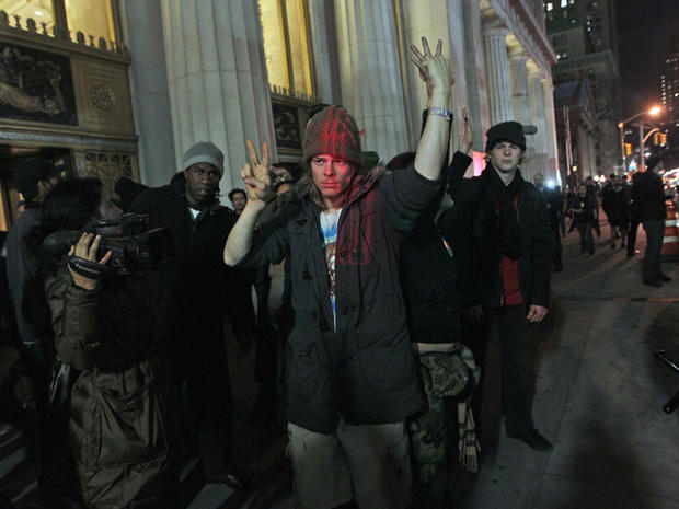 Occupy_Zuccotti_arrests_AP11111518203.jpg 