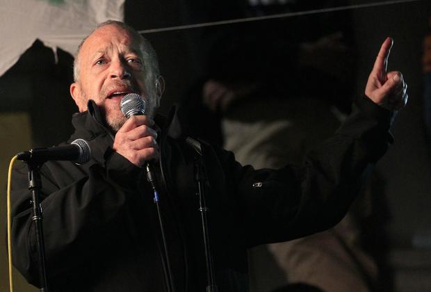Former Sec. of Labor Robert Reich addresses Occupy Cal protesters 