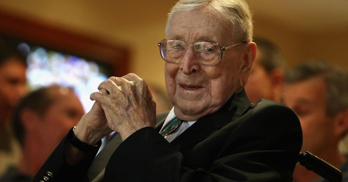 John Wooden statue planned for UCLA arena - CBS News