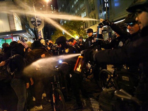 occupy_seattle_police_pepper_spray_111116.jpg 