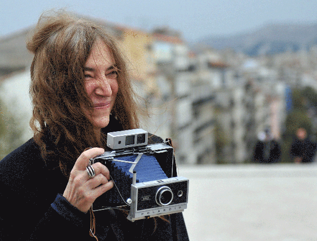 019-patti--smith-camera.gif 