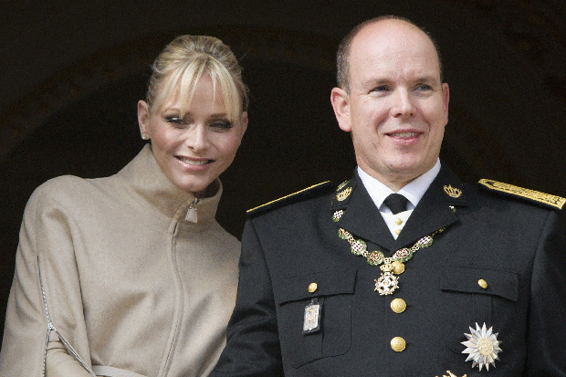 001-couple--watch-parade.gif 