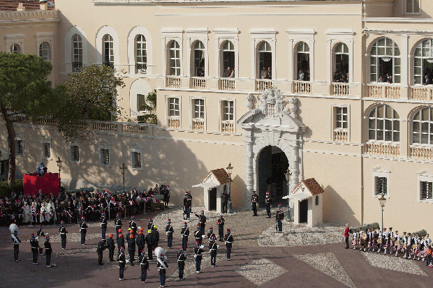 014-palace--parade.gif 