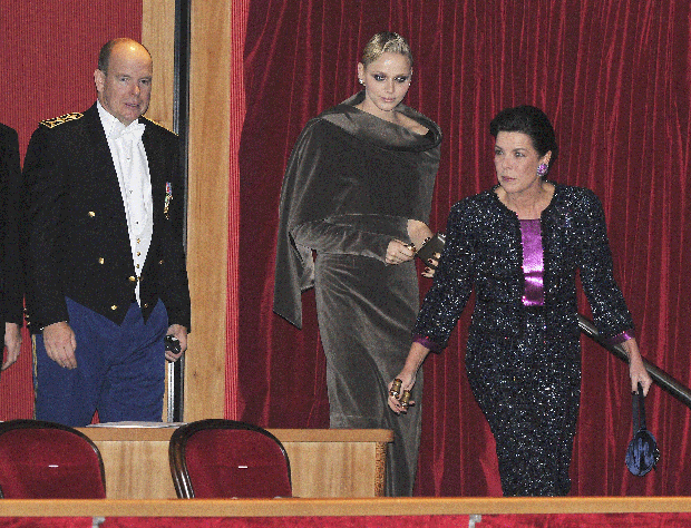 022-gala-taking--their--sea.gif 
