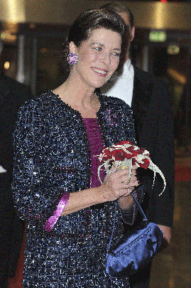 caro-use-026-gala-caroline.gif 