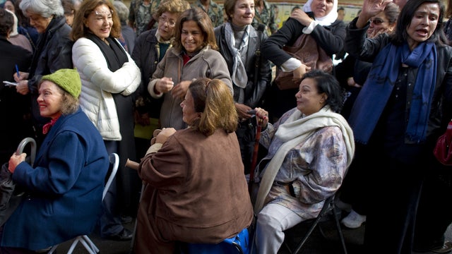 Egyptian women wait to cast their votes 