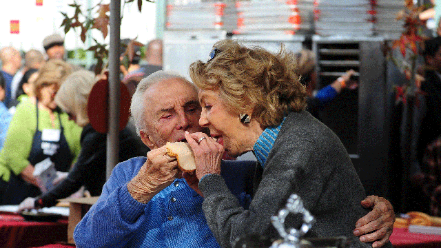 006-kirk-and--wife_1.gif 