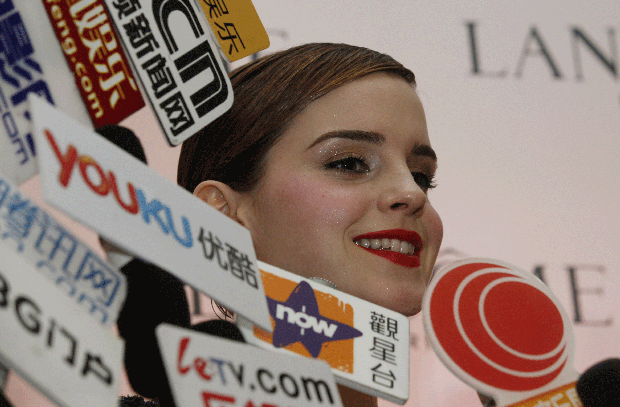 013-emma-watson-in-hong-kon.gif 