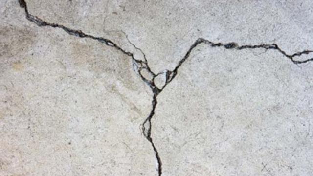 sidewalk-crack.jpg 