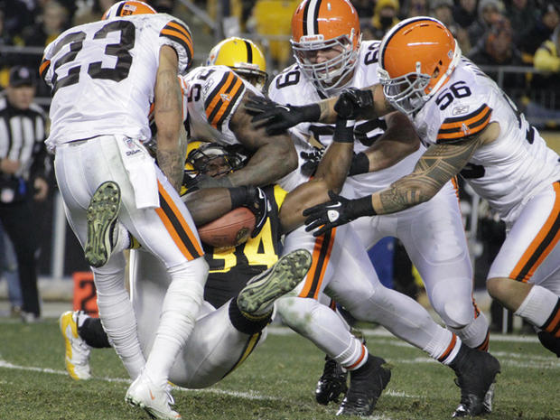 Rashard Mendenhall is swarmed by the Browns defense 