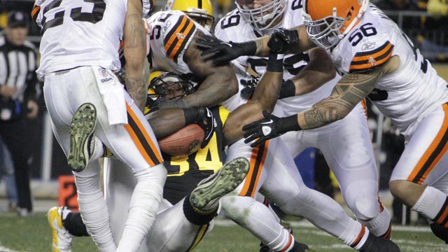 Rashard Mendenhall is swarmed by the Browns defense 