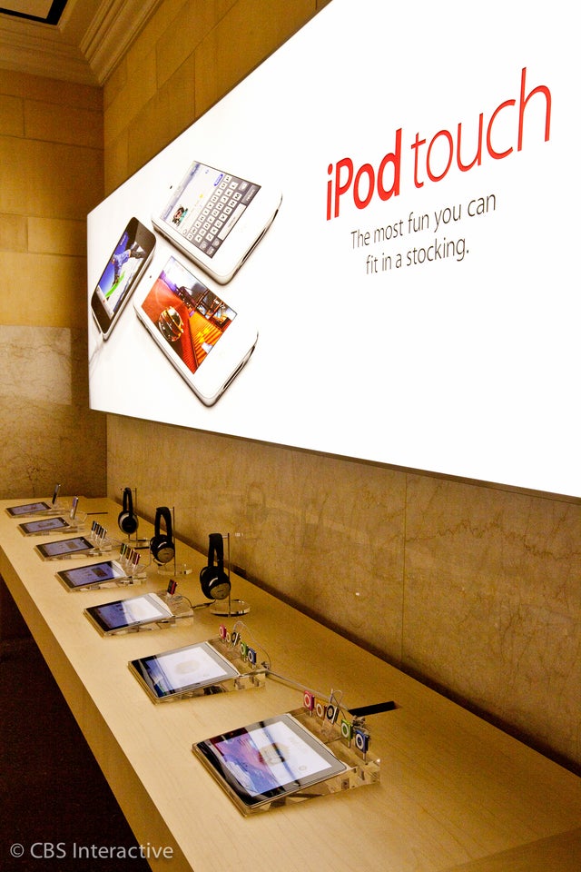 18_apple_store_grand_central_december9opening_cnet.jpg 