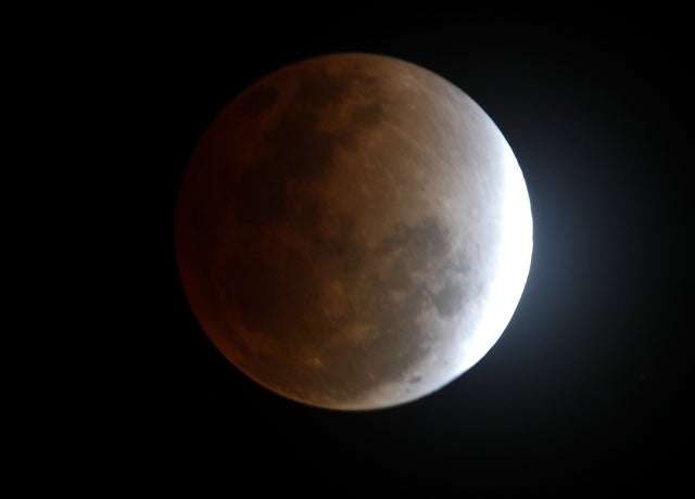 eclipse_AP1112111107.jpg 