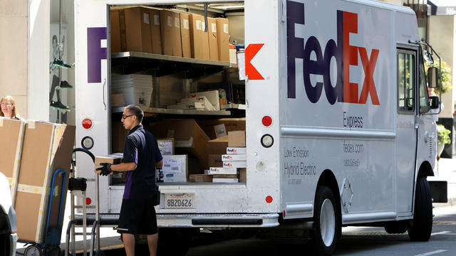 fedex-delivery-81618623.jpg 