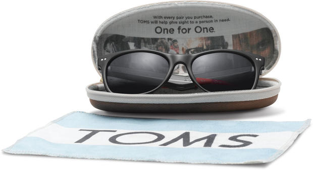 Holiday gift guides for the traveller - TOMS Eyewear Classic 101 