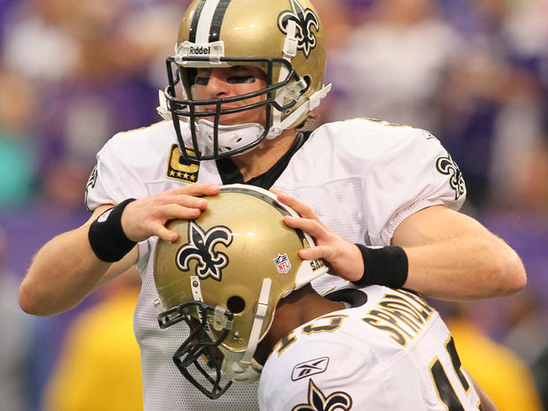 Drew Brees celebrates a touchdown with Darren Sproles  