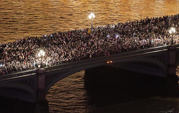 new-year-london-crowd.jpg 