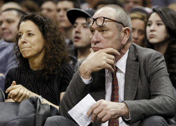 019-spurs--tommy-le-ejonesA.gif 