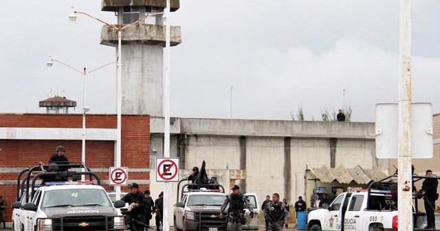 Police detain 20 in deadly Mexico prison riot - CBS News
