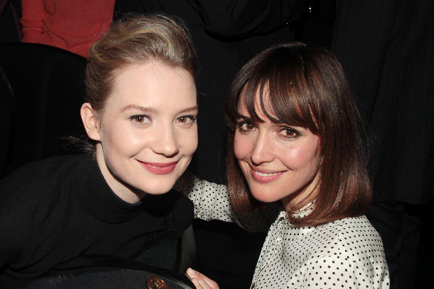 017-nobbs--ros-e-and-mia.gif 