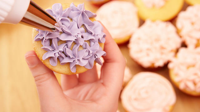 baking-cupcakes.jpg 