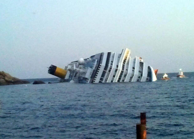 costa-concordia-luxury-cruise-ship-crash-in-italy-2.jpg 