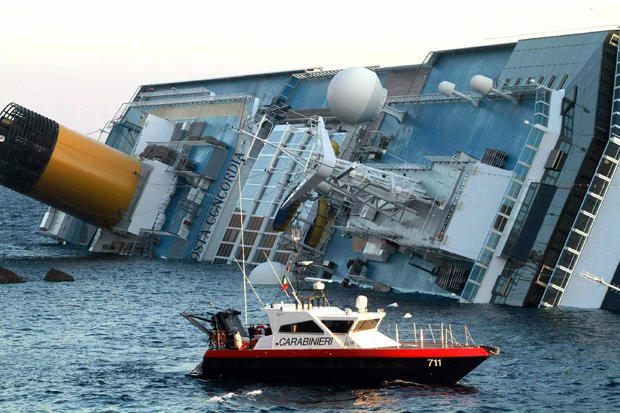 costa-concordia-luxury-cruise-ship-crash-in-italy-14.jpg 