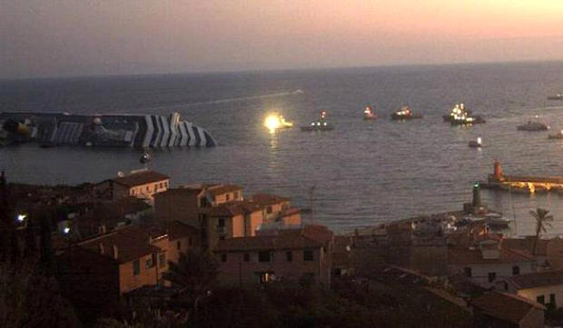 costa-concordia-luxury-cruise-ship-crash-in-italy-9.jpg 