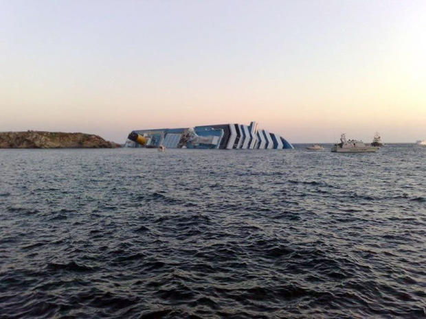 costa-concordia-luxury-cruise-ship-crash-in-italy-4.jpg 