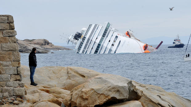 Luxury cruise ship runs aground 