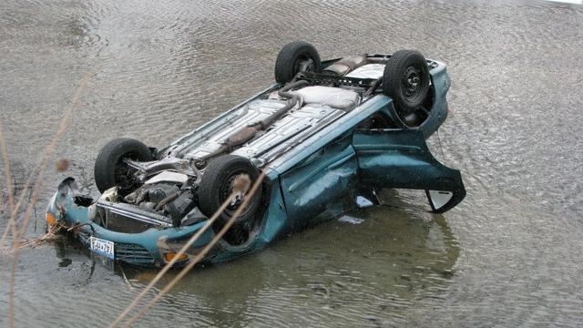 zumbro-car-in-water.jpg 