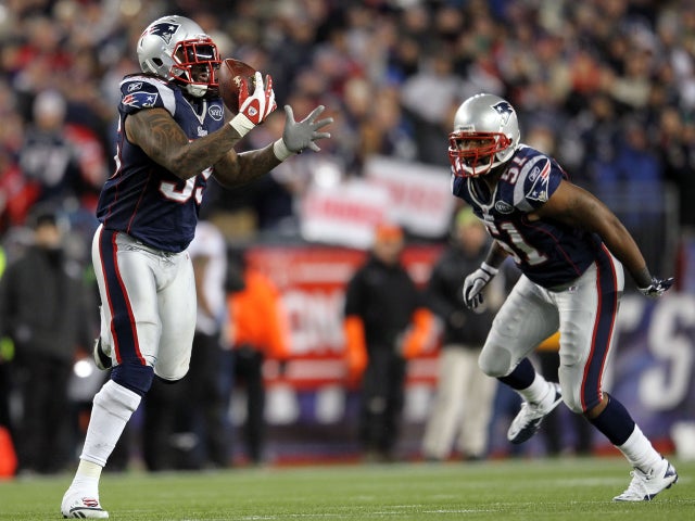 Brandon Spikes intercepts a pass  