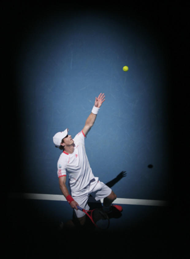 Andy Murray serves to Mikhail Kukushkin 