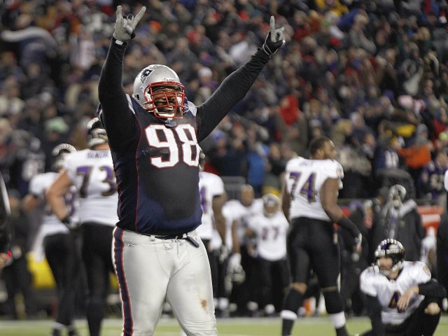 Gerard Warren celebrates after the Ravens missed a 32-yard field goal attempt 