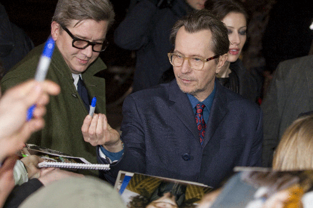 016-oldman-signs.gif 