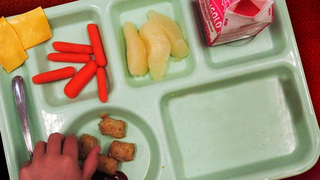 school-lunch.jpg 