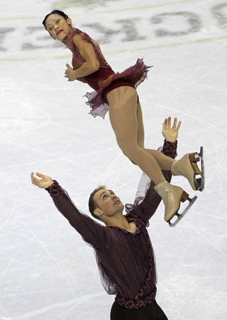 Amanda Evora and Mark Ladwig compete in the pairs free skate event 