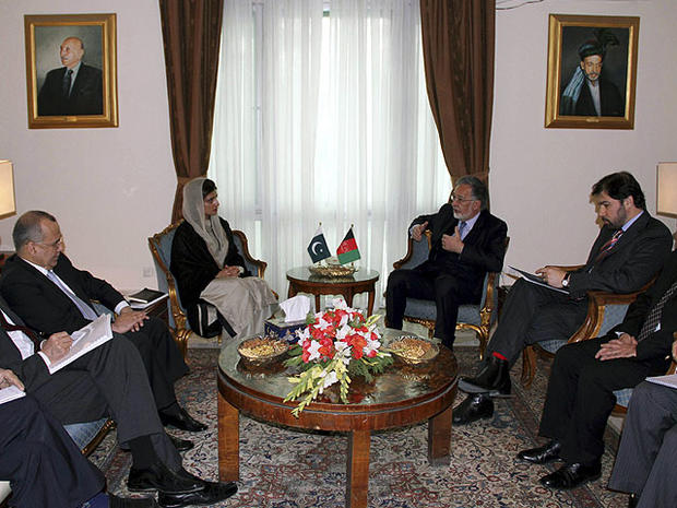 Pakistan's Foreign Minister Hina Rabbani Khar, center left, talks with Afghan counterpart Zalmai Rasool during their meeting in Kabul, Afghanistan, Feb. 1, 2012. 