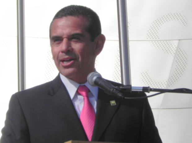 Mayor Villaraigosa (photo by Yvonne Condes)-1 