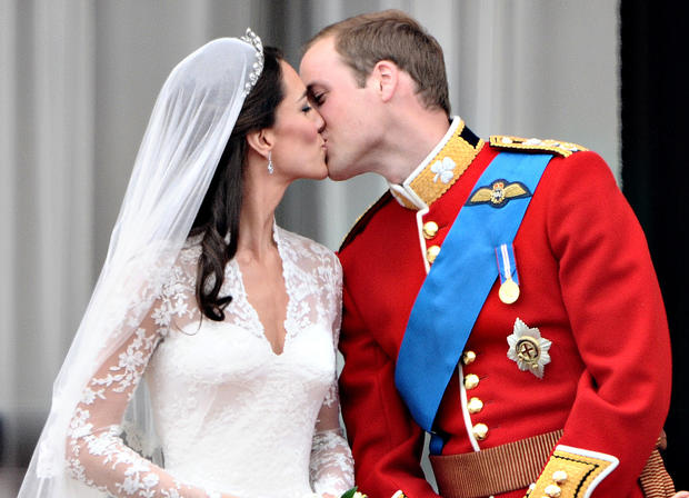 leon-neal-prince-william-kisses-his-wife-kate-duchess-of-cambridge.jpg 