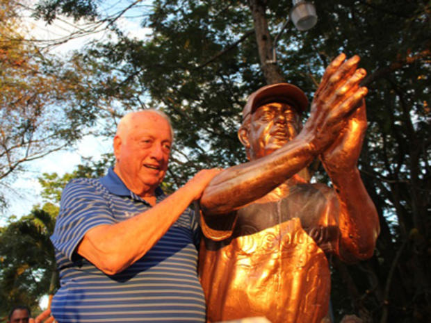 Tommy Lasorda Statue 
