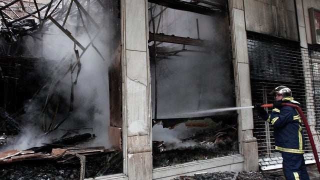 Cleanup after Greek riots 