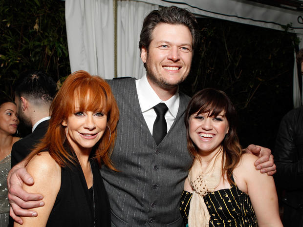 Reba McEntire, Blake Shelton, and Kelly Clarkson attend the Warner Music Group Grammy Celebration hosted by InStyle 
